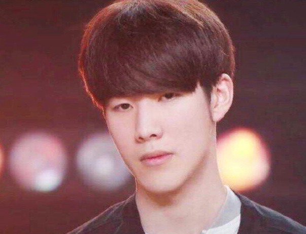 现出惊人的 现出惊人的