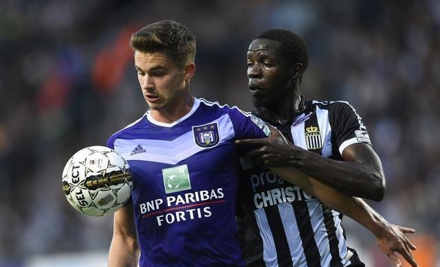 某著名足球 某著名足球