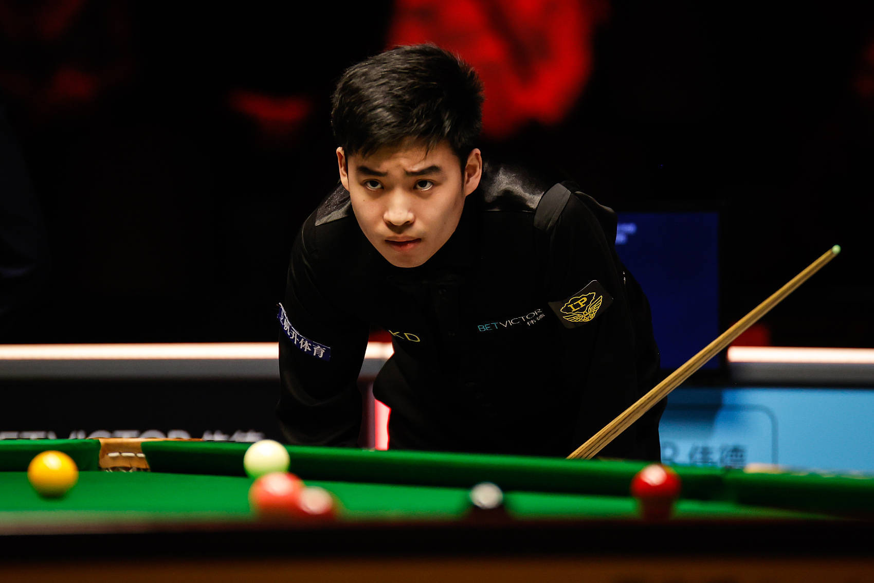 吸引来自亚 吸引来自亚