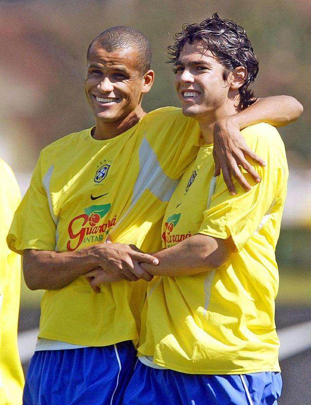 场三人呈 场三人呈